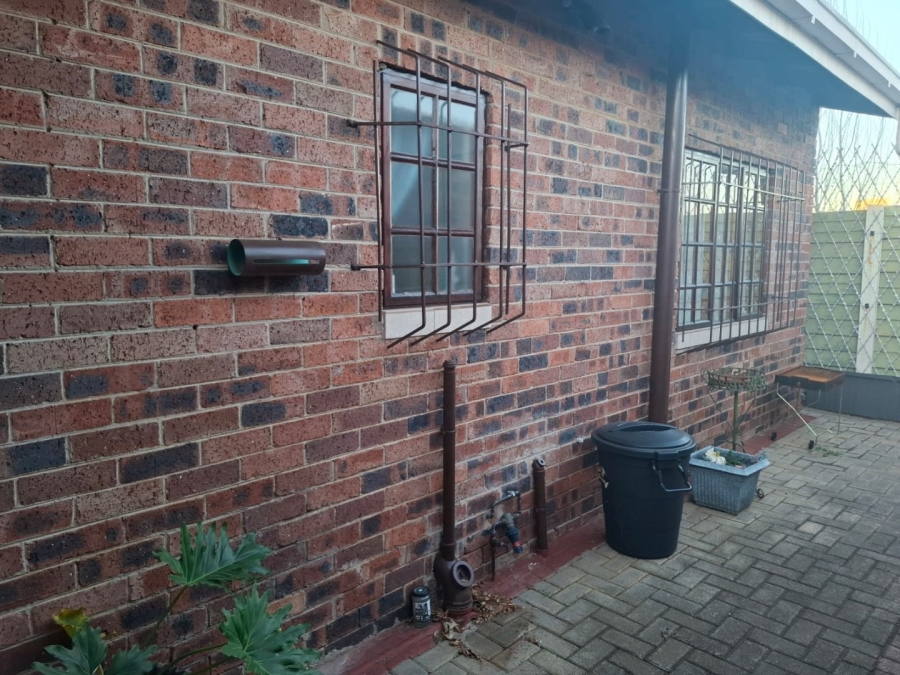 2 Bedroom Property for Sale in Pellissier Free State